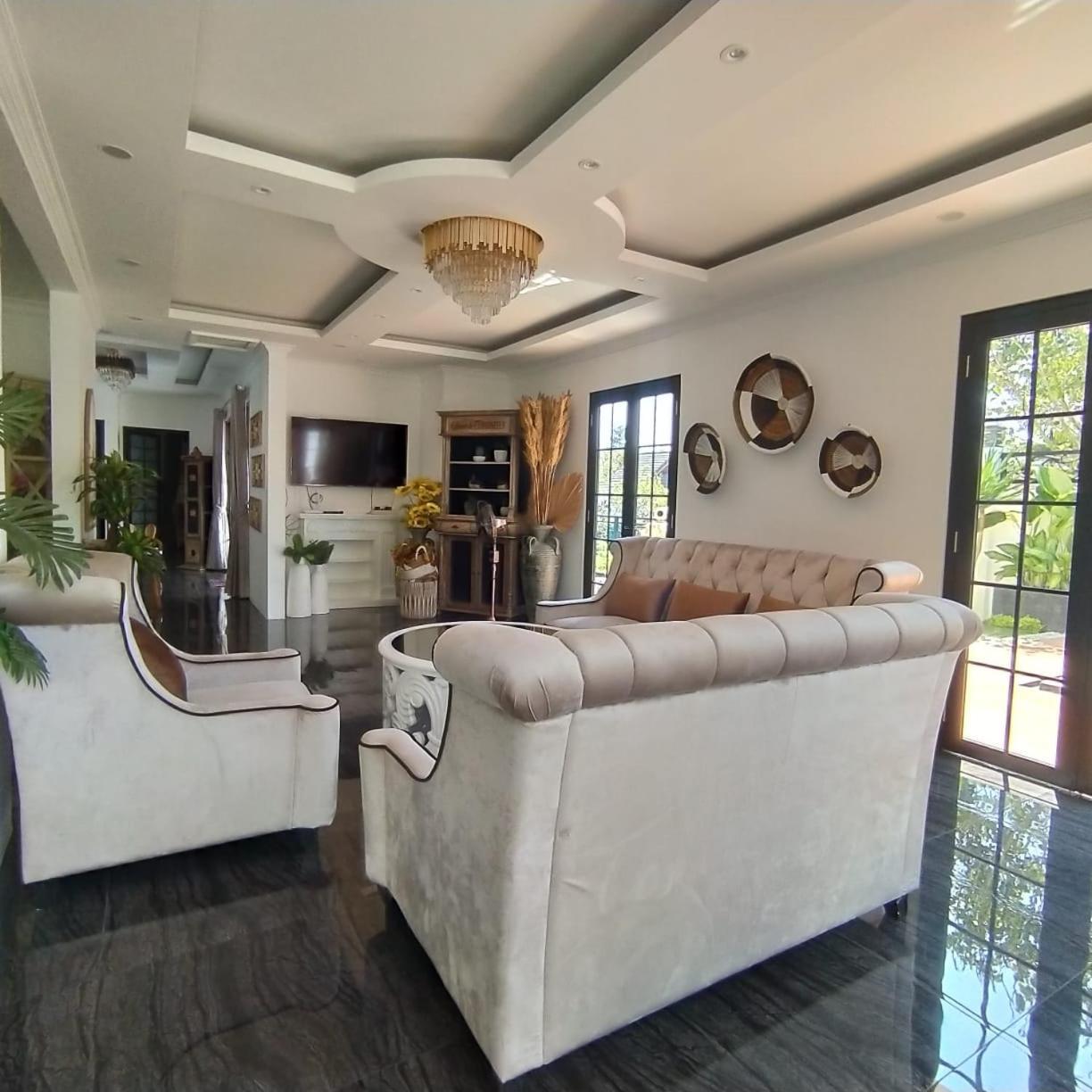 Villa Kota Bunga Malini 7 Cinengangirang Eksteriør bilde